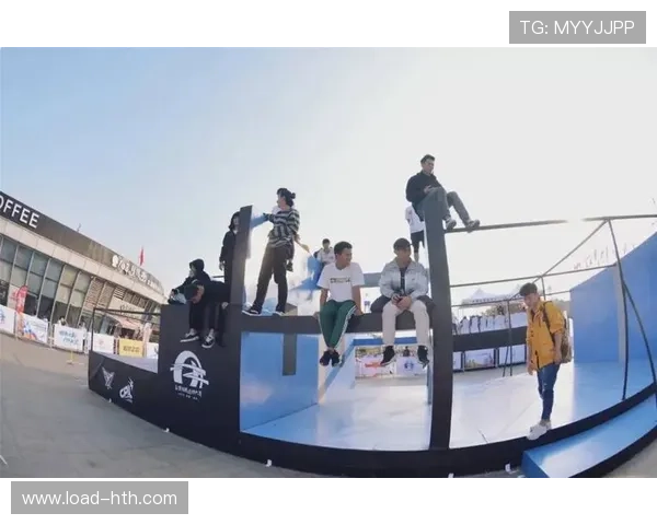 全国极限运动大赛湖州举行，BMX街区赛加拿大17岁小将迈克凭转体900度夺冠